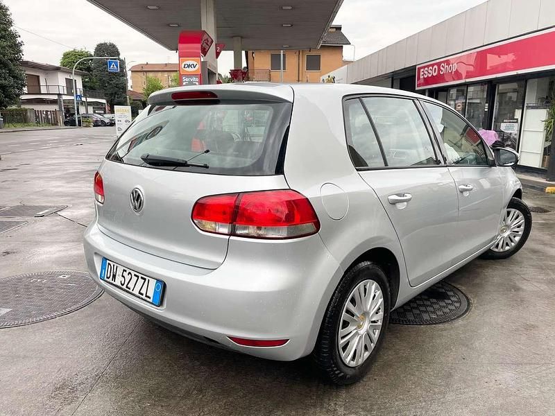 Usata VW Golf VI Comfortline 102 CV (75 kW) 2009 Argento Utilitaria