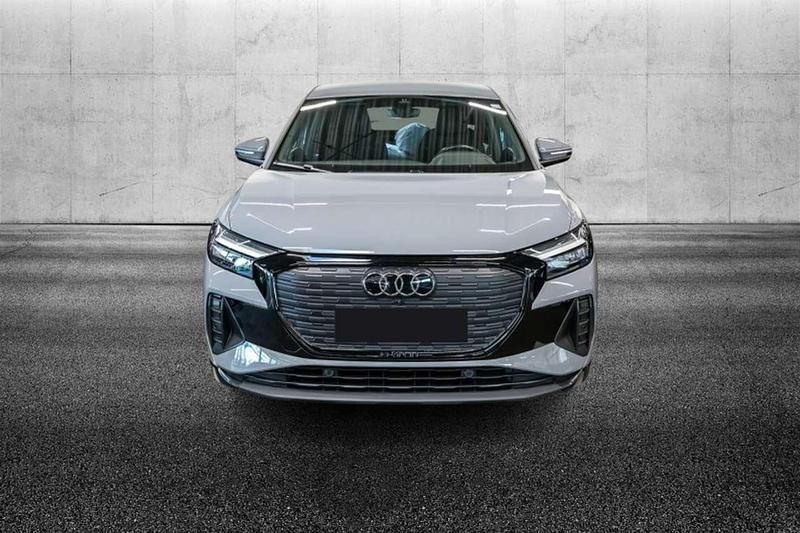 Usata Audi Q4 e-tron Comfort 69 kW (95 CV) 2023 Grigio pastello SUV