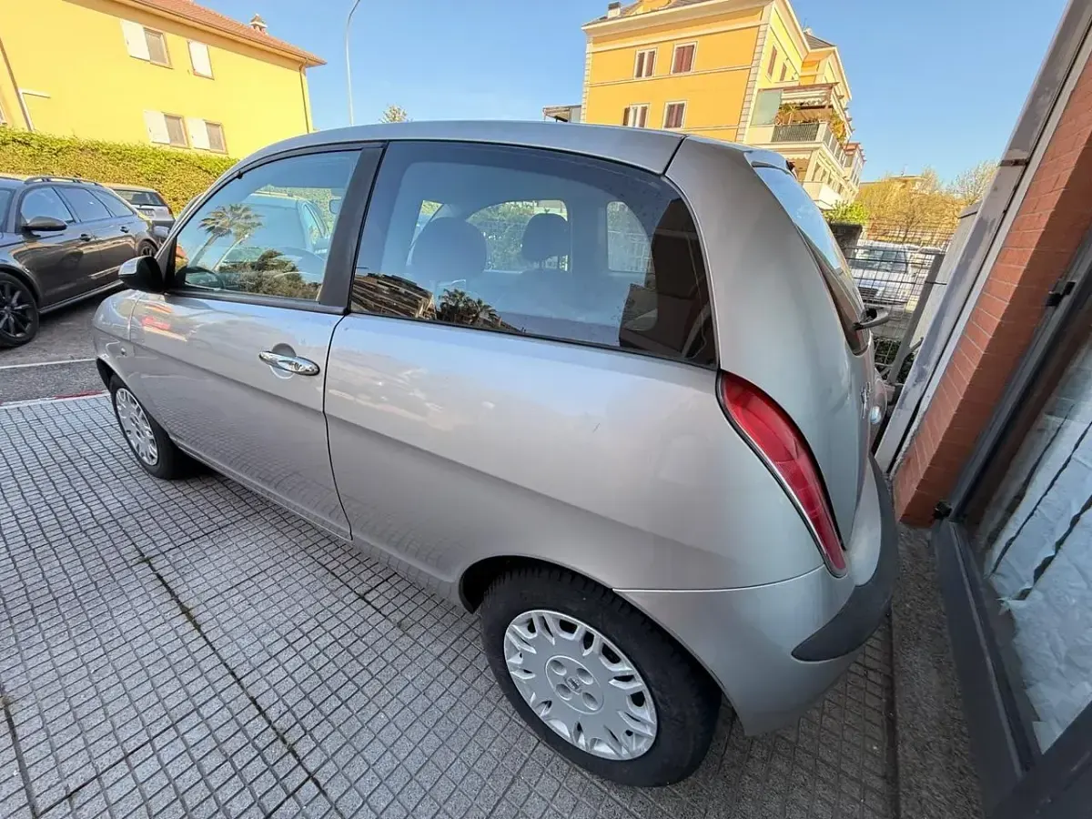 Gebraucht Lancia Ypsilon 60 PS (44 kW) 2004 Silber Kleinwagen