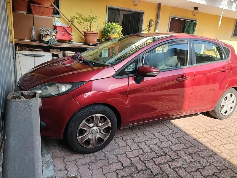 Usata Ford Fiesta 97 CV (71 kW) 2009 Rosso Utilitaria