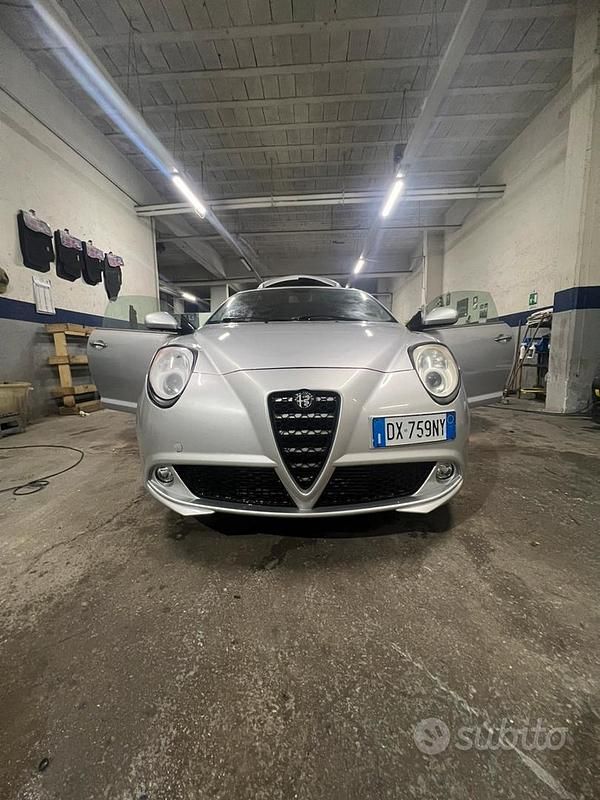 Grigio Usata 2009 Alfa Romeo MiTo Due volumi | 6300 € (Buon prezzo) - Immagine 1/4