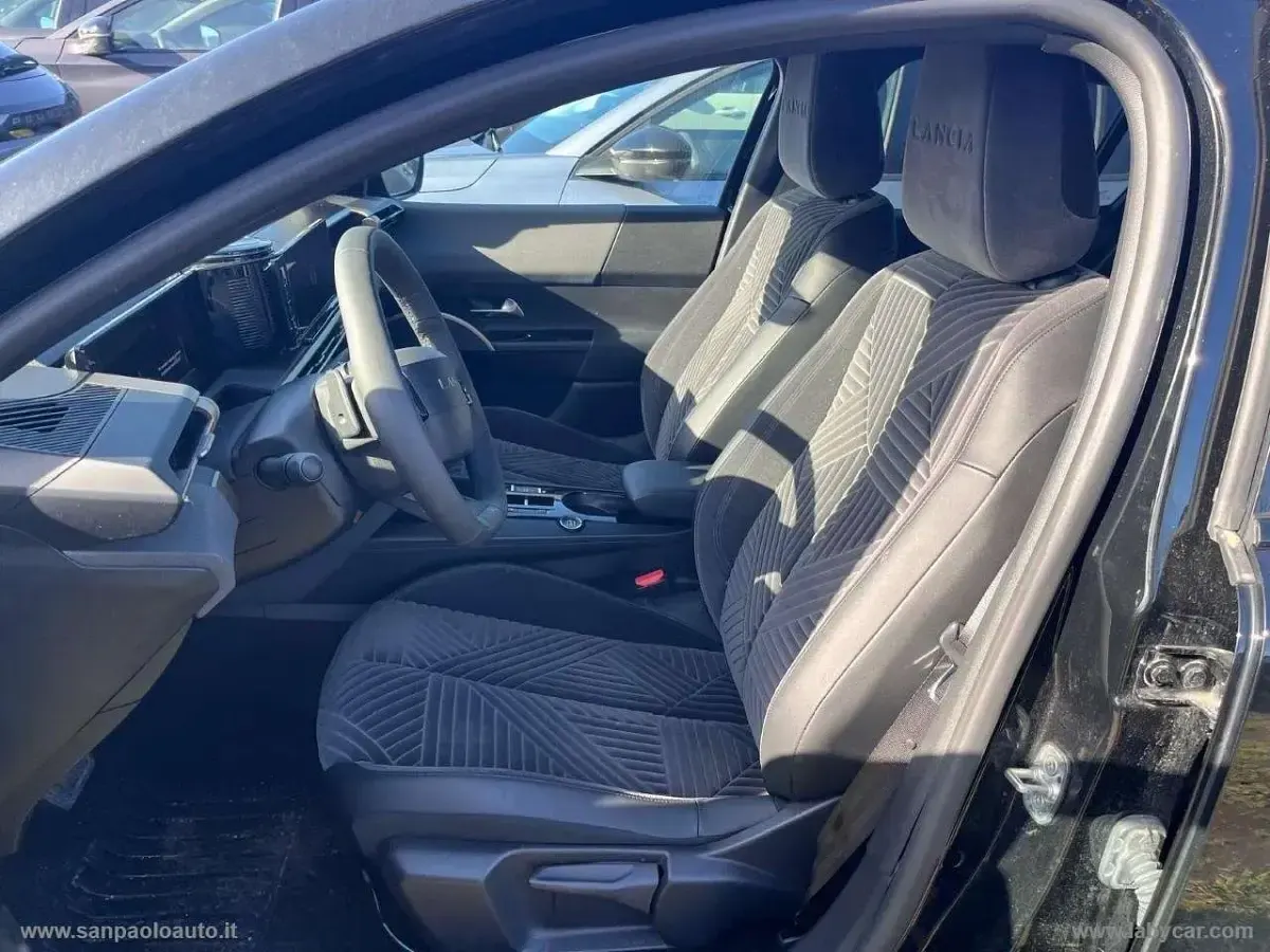 Usata Lancia Ypsilon 101 CV (74 kW) 2025 Nero Utilitaria
