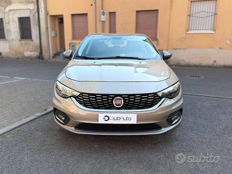 Usata Fiat Tipo Easy 120 CV (88 kW) 2018 Bronzo Berlina