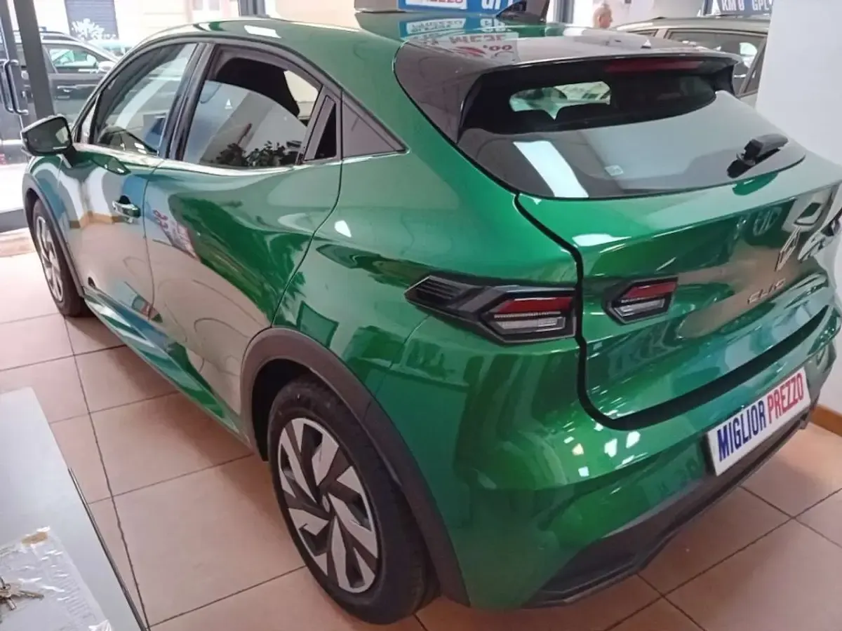 Nuova Renault Clio V 114 CV (83 kW) 2026 Verde Berlina