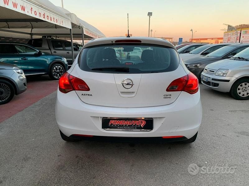 Usata Opel Astra Cosmo 150 CV (110 kW) 2010 Bianco Berlina