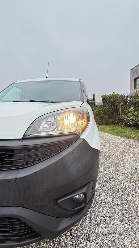 Usata Fiat Doblò 95 CV (69 kW) 2019 Bianco Monovolume