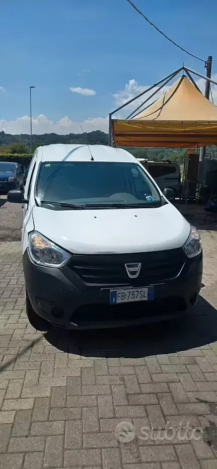 Usata Dacia Dokker Ambiance 82 CV (60 kW) 2015 Bianco Monovolume