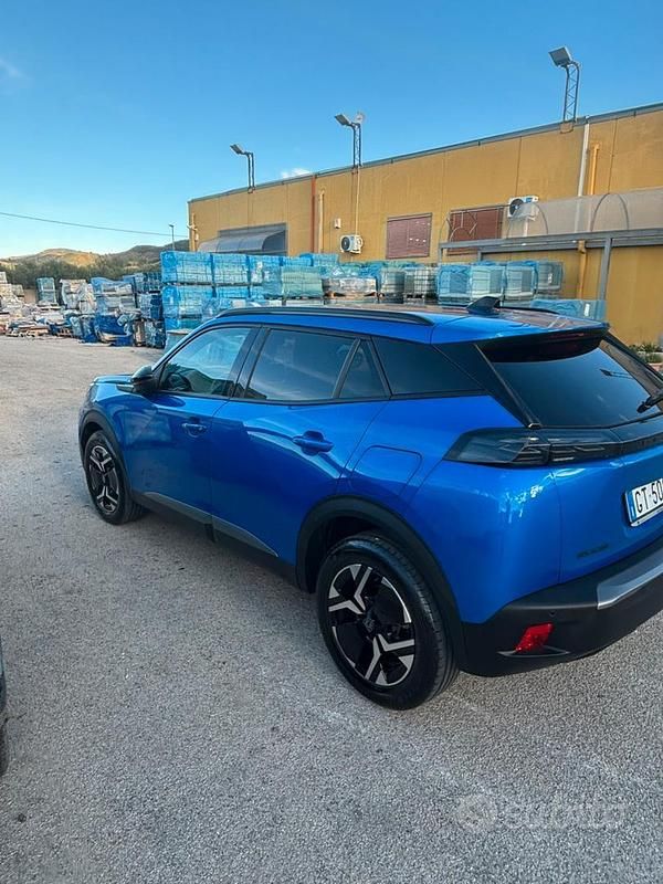 Usata Peugeot 2008 Allure 100 CV (73 kW) 2024 Blu SUV