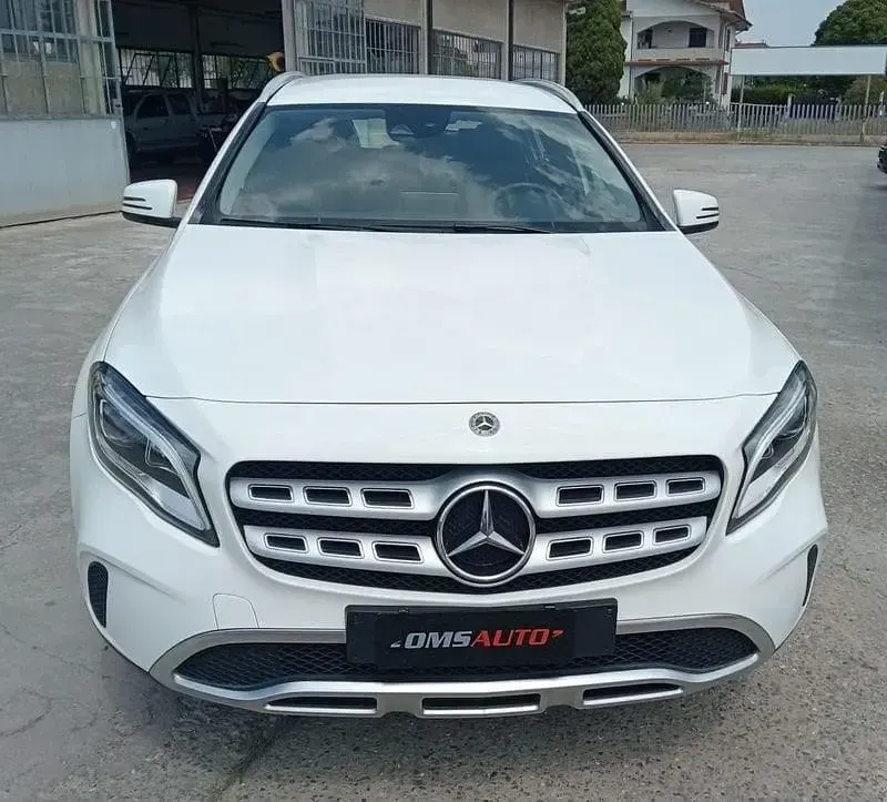 Usata Mercedes GLA180 108 CV (79 kW) 2018 Bianco SUV