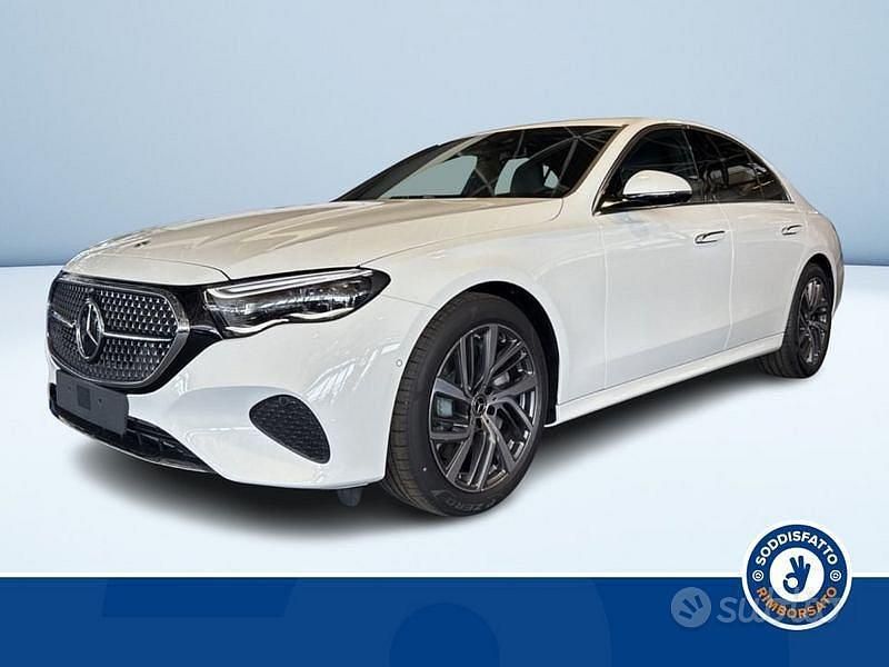 Bianco Nuova 2025 Mercedes E220 Advanced Plus Berlina | 63.500 € (Buon prezzo) - Immagine 1/3