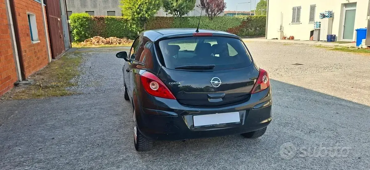 Usata Opel Corsa 85 CV (62 kW) 2013 Nero Utilitaria