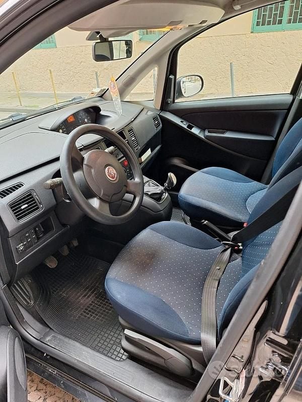Nero Usata 2010 Fiat Idea Monovolume | 4500 € (Cara) - Immagine 1/4