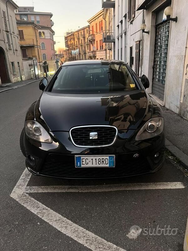 Nero Usata 2011 Seat Leon FR Tre volumi | 6500 € (Cara) - Immagine 1/4