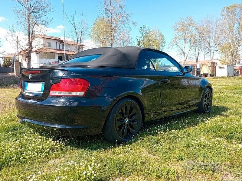 Usata BMW 120 Cabriolet Efficient Dynamics 176 CV (129 kW) 2009 Nero Cabrio