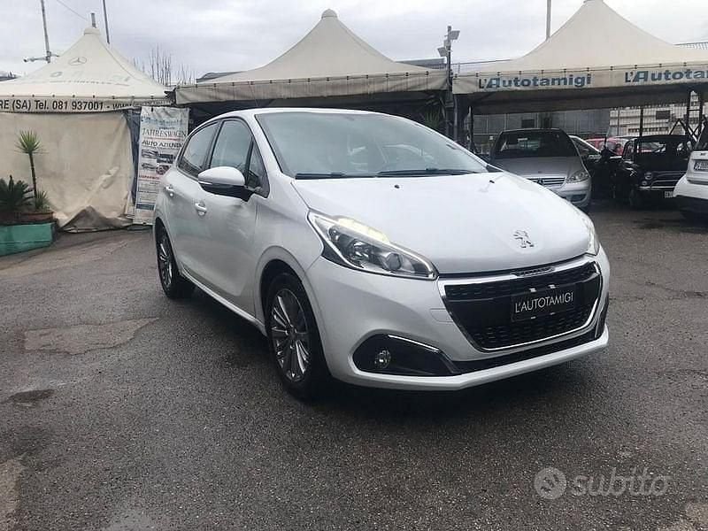 Usata Peugeot 208 Active 82 CV (60 kW) 2017 Bianco Utilitaria