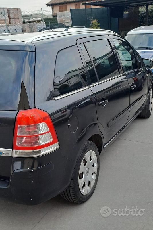 Usata Opel Zafira 150 CV (110 kW) 2014 Nero Monovolume