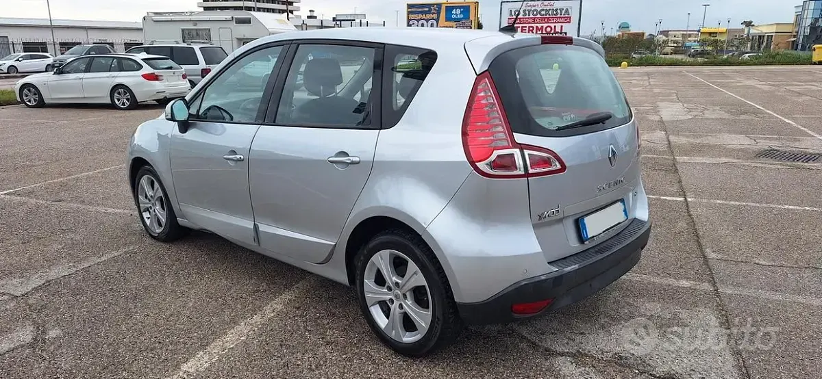 Usata Renault Scénic III Luxe 130 CV (95 kW) 2012 Grigio Monovolume