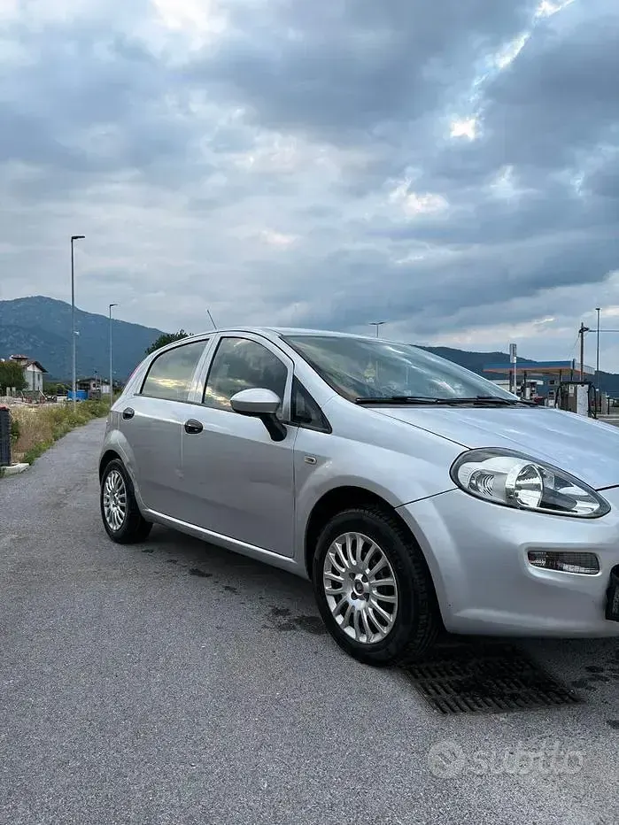 Usata Fiat Grande Punto 69 CV (50 kW) 2017 Grigio Utilitaria