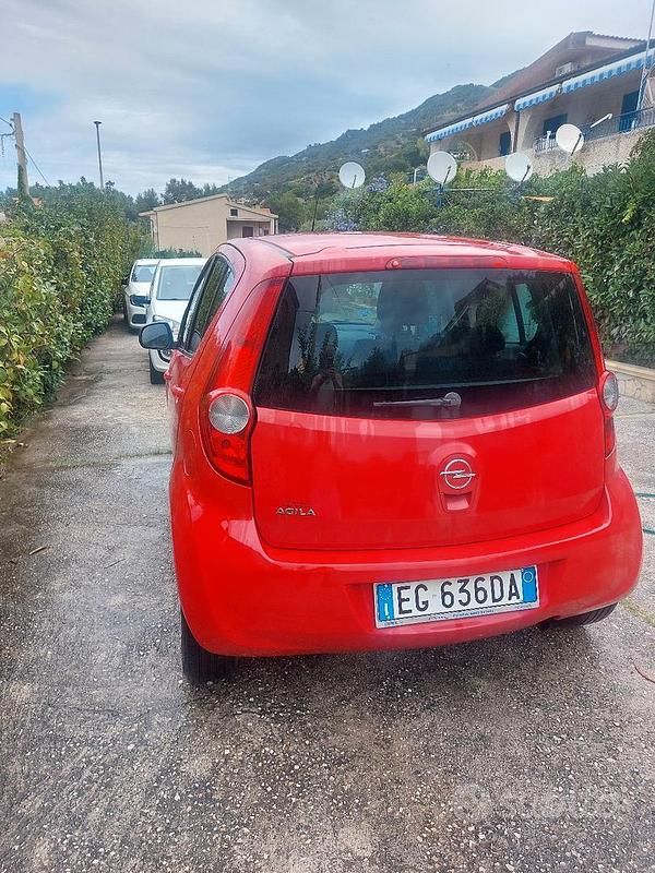 Usata Opel Agila 68 CV (50 kW) 2012 Rosso Utilitaria