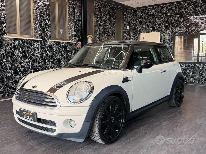 Usata Mini Cooper D 108 CV (79 kW) 2010 Beige Utilitaria