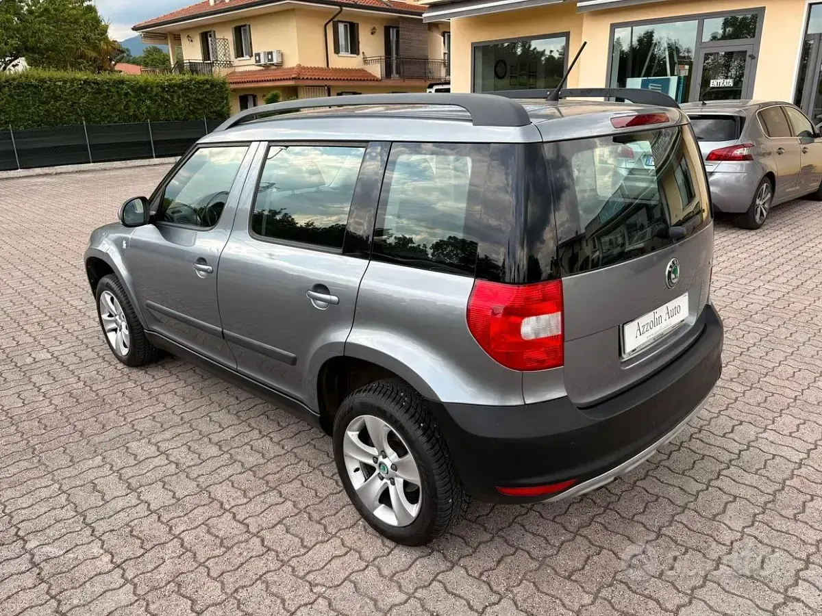 Usata Skoda Yeti 105 CV (77 kW) 2012 Grigio SUV