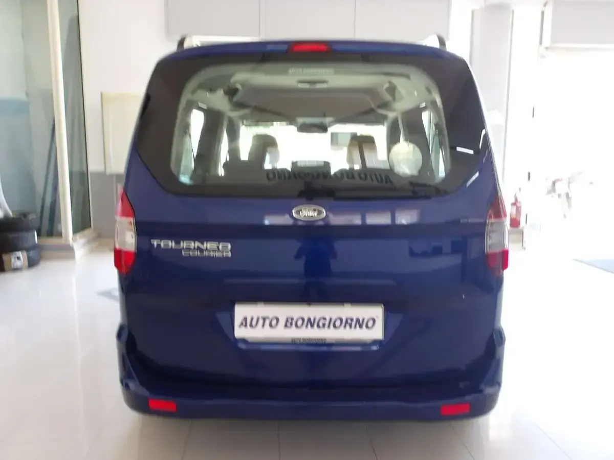 Usata Ford Tourneo Titanium 75 CV (55 kW) 2015 Blu notte Furgone