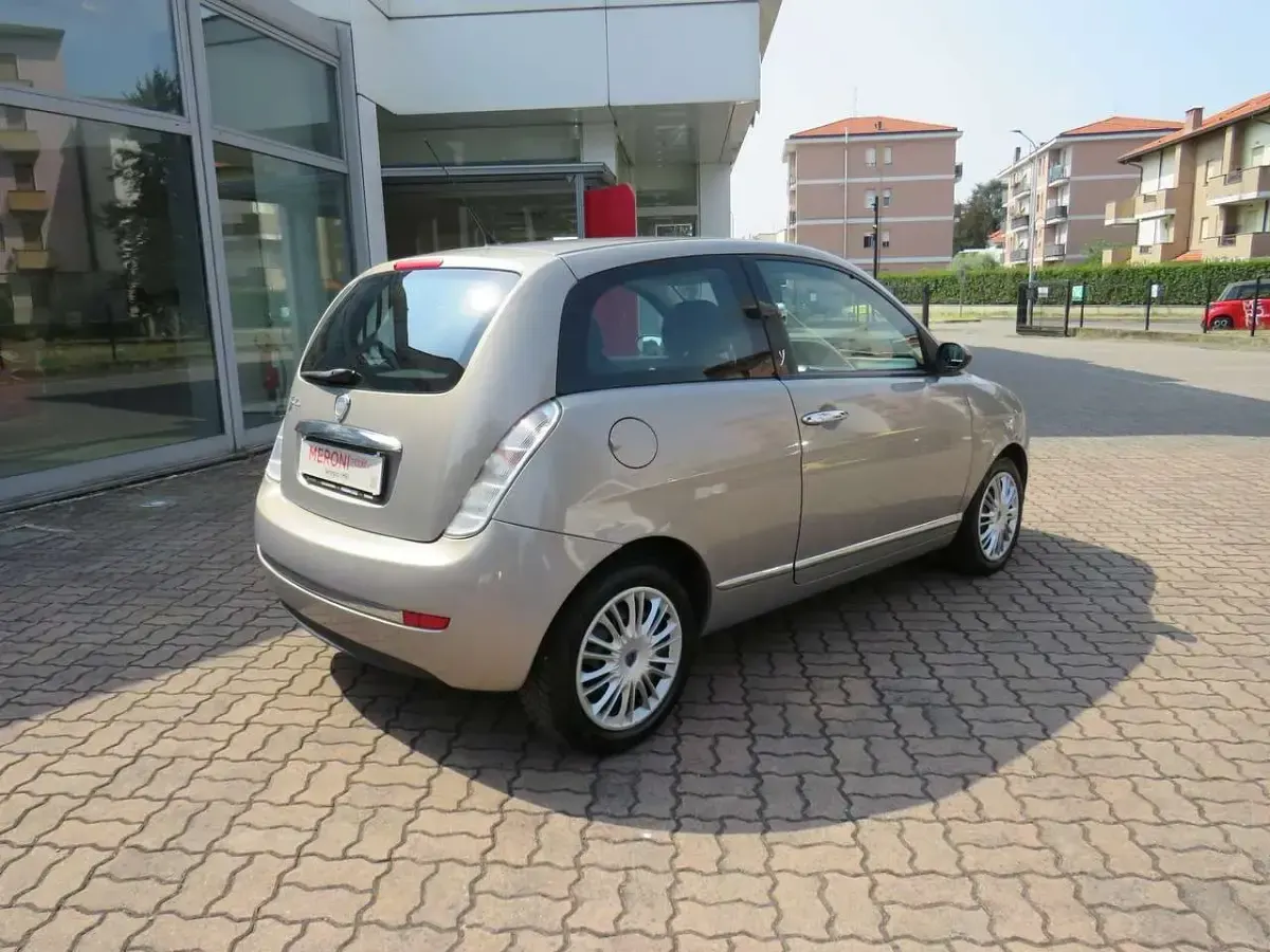 Usata Lancia Ypsilon 60 CV (44 kW) 2008 Beige Utilitaria
