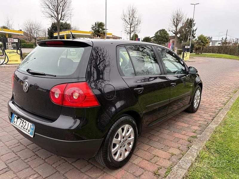 Usata VW Golf IV 101 CV (74 kW) 2006 Nero Berlina