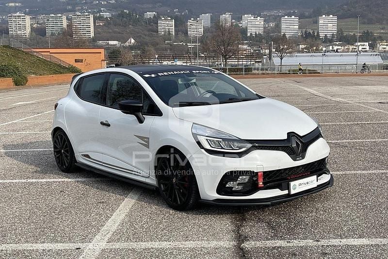 Second-hand Renault Clio IV Trophy 220 CP (161 kW) 2017 Alb Berlinǎ
