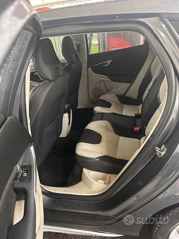 Usata Volvo V40 115 CV (84 kW) 2013 Grigio Berlina
