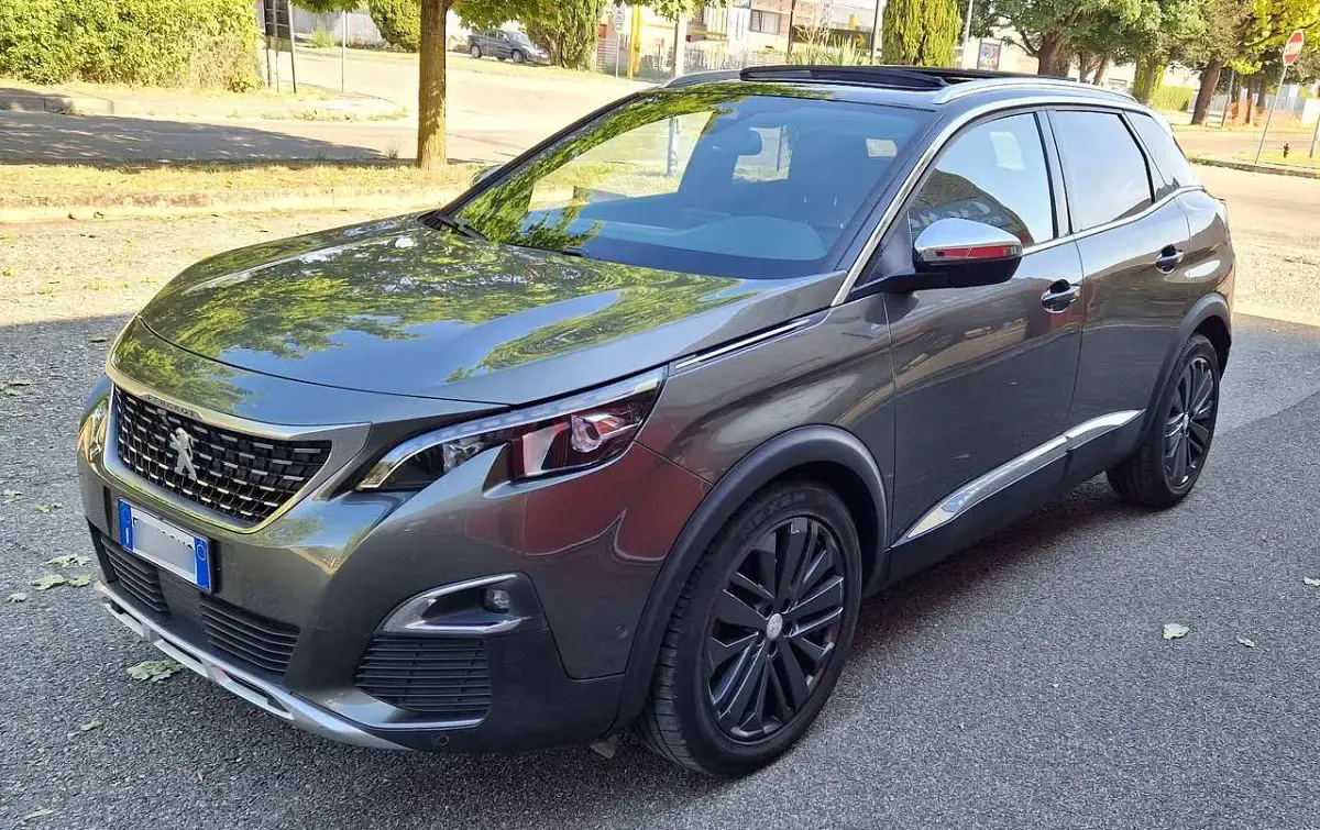 Usata Peugeot 3008 GT-line 181 CV (133 kW) 2016 Grigio verdone SUV