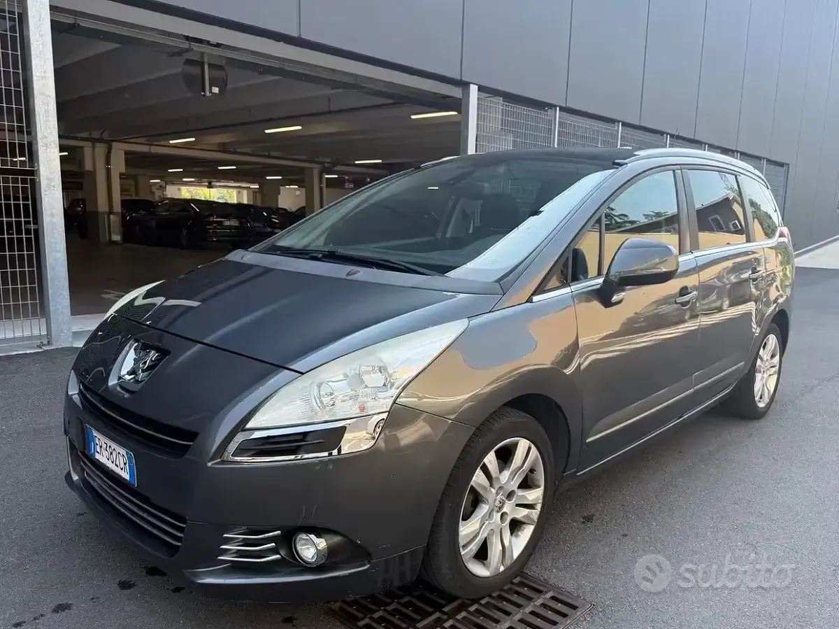 Usata Peugeot 5008 120 CV (88 kW) 2013 Grigio Monovolume