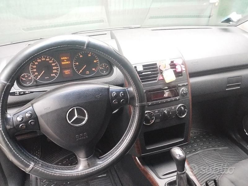 Usata Mercedes A180 109 CV (80 kW) 2005 Grigio Berlina