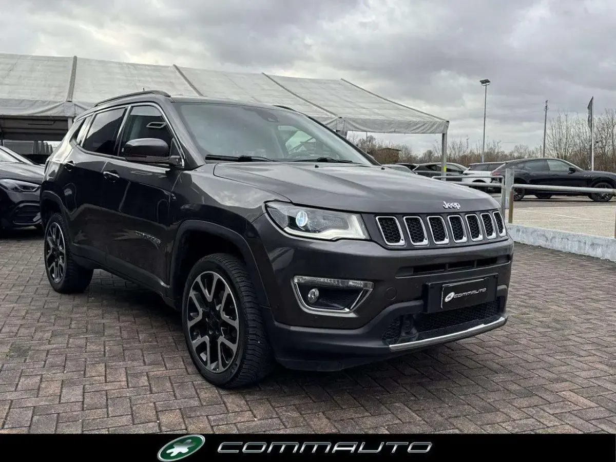 Usata Jeep Compass Limited 140 CV (102 kW) 2018 Grigio scuro SUV