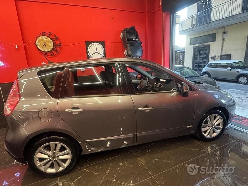 Usata Renault Scénic III Luxe 110 CV (80 kW) 2010 Grigio Monovolume