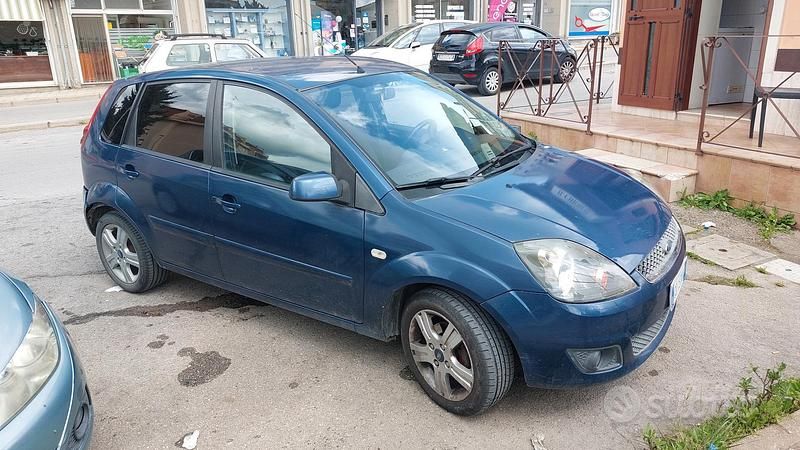 Usata Ford Fiesta 2006 Blu Utilitaria