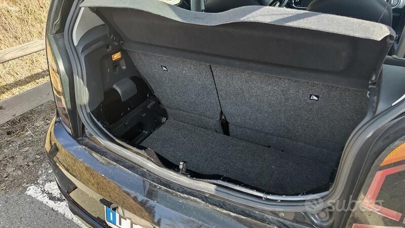 Usata VW up! move up! 75 CV (55 kW) 2019 Nero Utilitaria