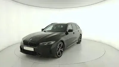 Usata BMW 330 Comfort Edition 286 CV (210 kW) 2023 Black sapphire metallizzato Station wagon
