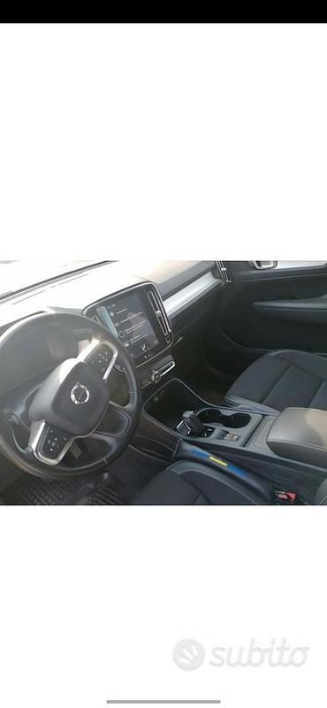 Usata Volvo XC40 Momentum 150 CV (110 kW) 2019 Bianco SUV