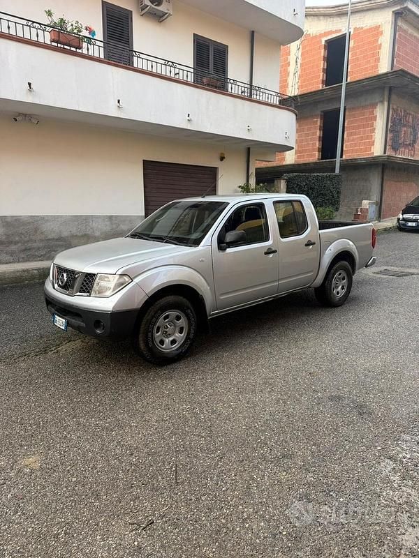 Usata Nissan Navara 190 CV (139 kW) 2007 Grigio Pick-up