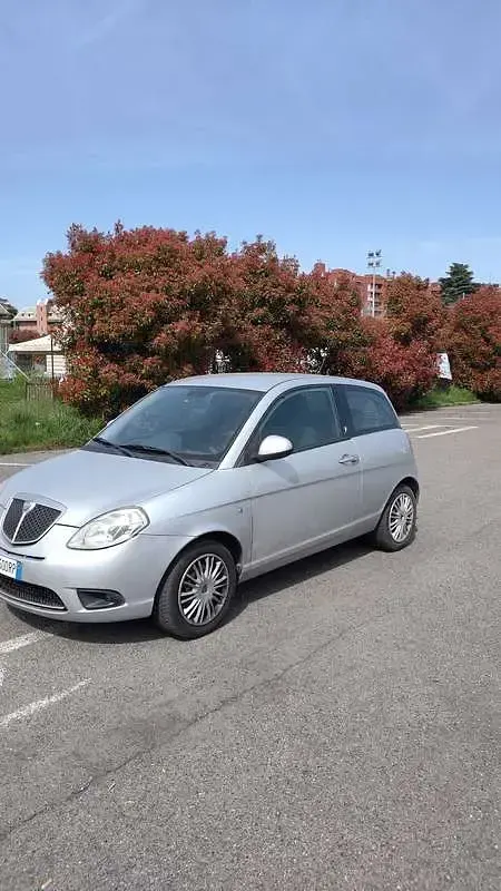 Usata Lancia Ypsilon 60 CV (44 kW) 2010 Utilitaria