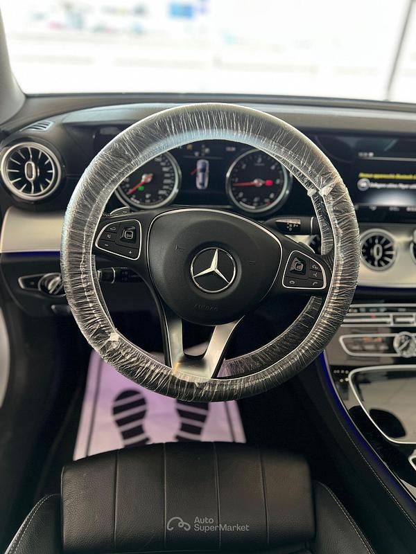 Usata Mercedes E220 194 CV (142 kW) 2018 Argento Coupé