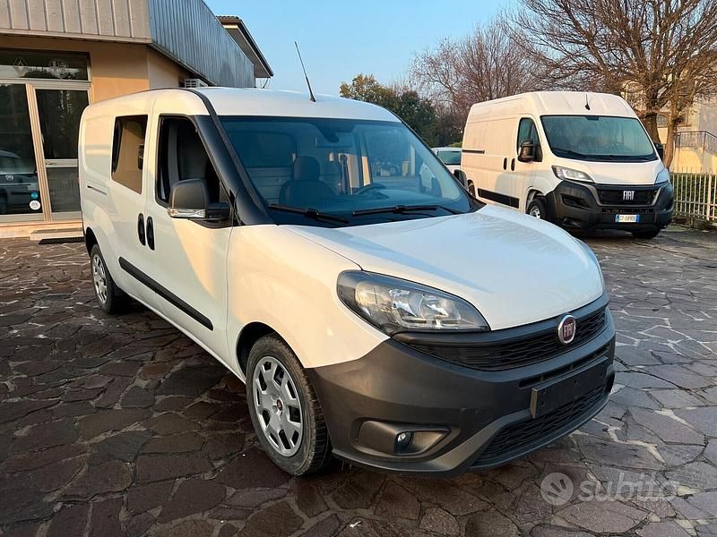 Usata Fiat Doblò S 120 CV (88 kW) 2022 Bianco Monovolume