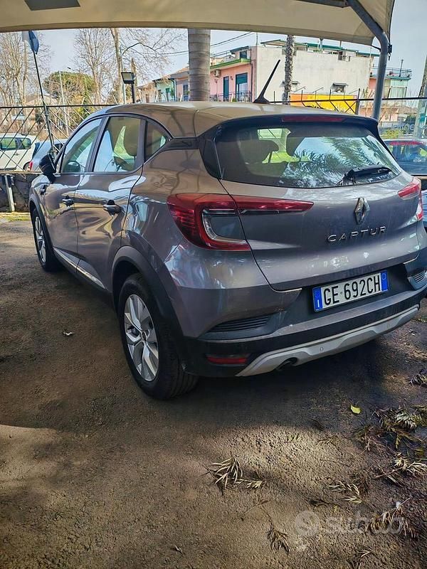 Usata Renault Captur Intens 95 CV (69 kW) 2021 Grigio SUV