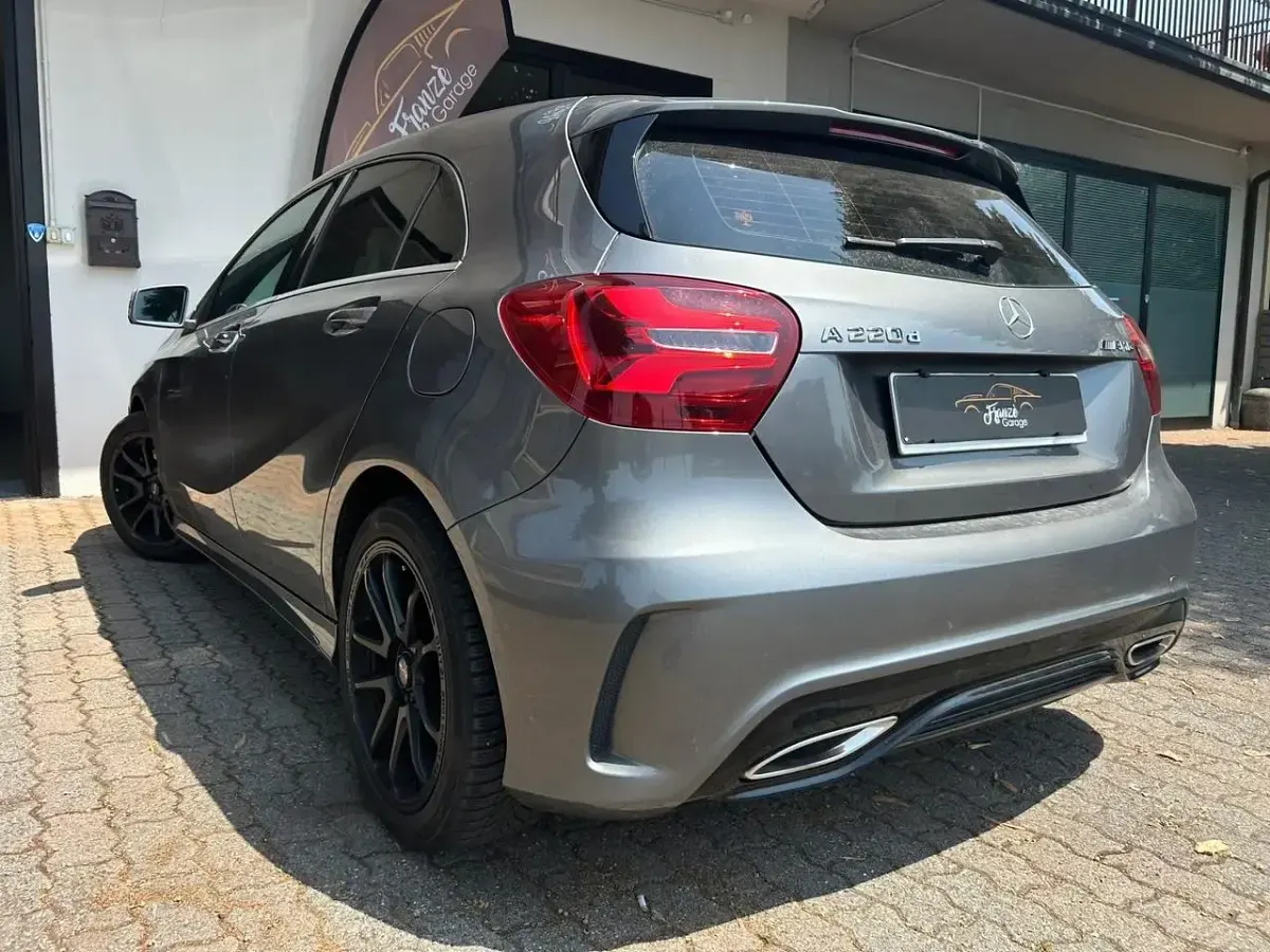 Usata Mercedes 220 AMG line 177 CV (130 kW) 2016 Grigio Berlina