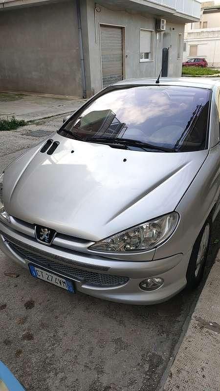 Usata Peugeot 206 CC Quiksilver 109 CV (80 kW) 2005 Argento Cabrio