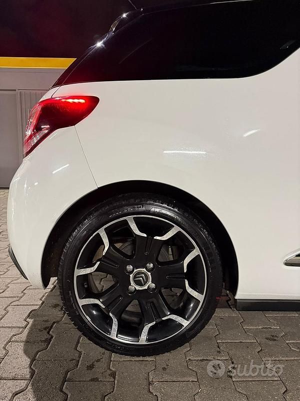 Usata Citroën DS3 68 CV (50 kW) 2014 Bianco Berlina