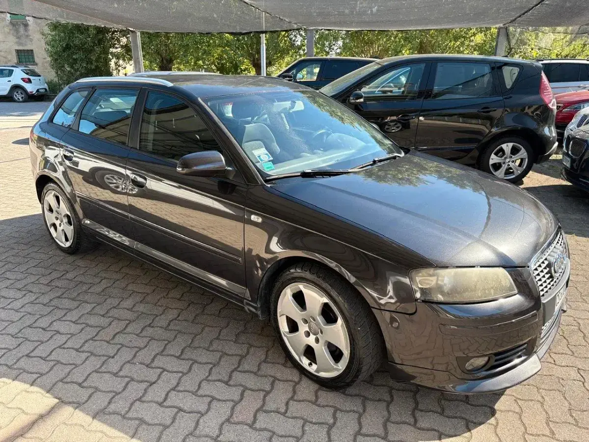 Usata Audi A3 Ambition 105 CV (77 kW) 2005 Viola Utilitaria