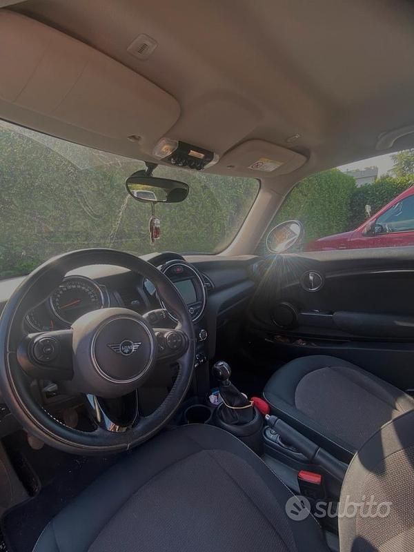 Usata Mini ONE 75 CV (55 kW) 2020 Grigio Utilitaria