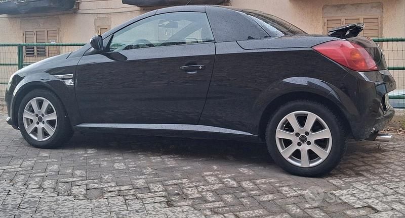Usata Opel Tigra 90 CV (66 kW) 2006 Nero Cabrio